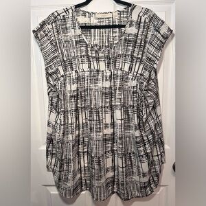SEJOUR Nordstrom Women’s Short Sleeve Blouse- B&W Crosshatch Pattern- Size 2X